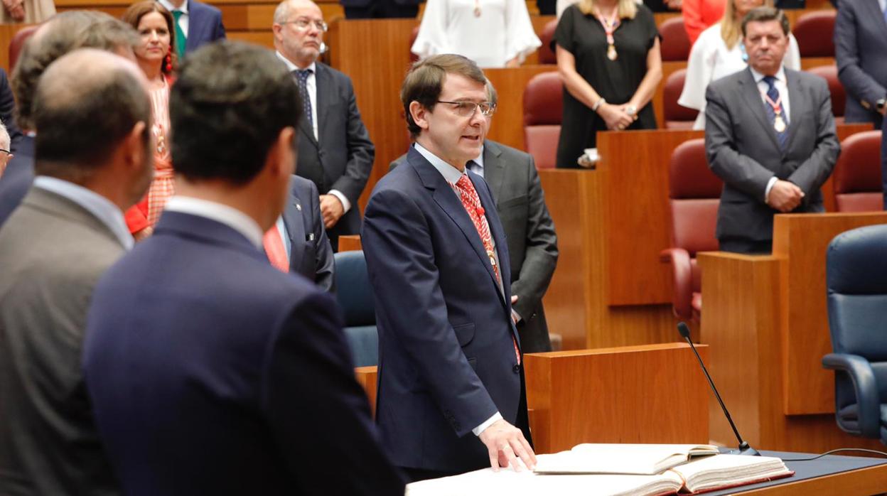 Alfonso Fernández Mañueco durante su toma de posesión