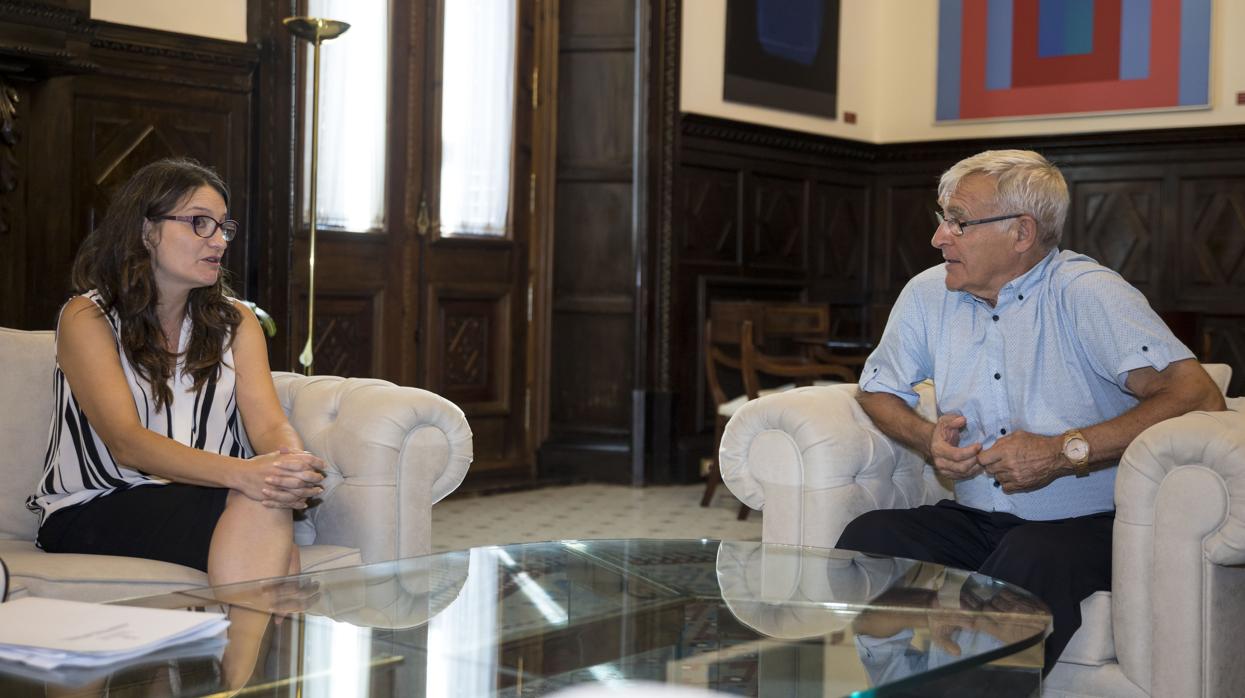 Joan Ribó y Mónica Oltra, en el Ayuntamiento de Valencia