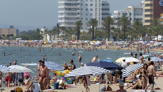 Desaparece un bañista supuestamente en la playa de Rosas y lo «encuentran» junto al prostíbulo de La Junquera