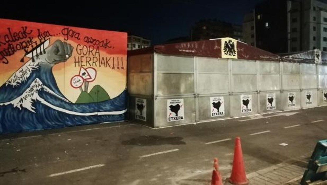 Apoyo a los «represaliados políticos vascos» y pancartas a favor de los etarras en las fiestas populares