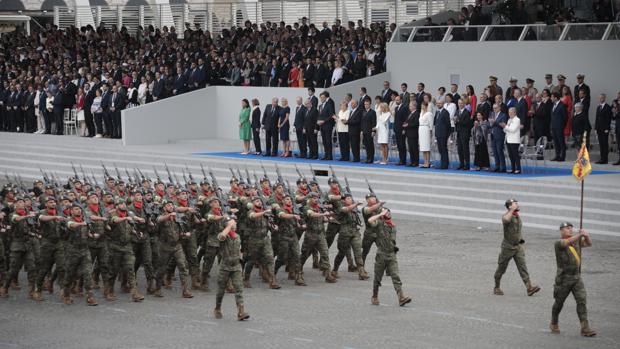 Defensa olvida la heroicidad de la brigada española que desfiló en París