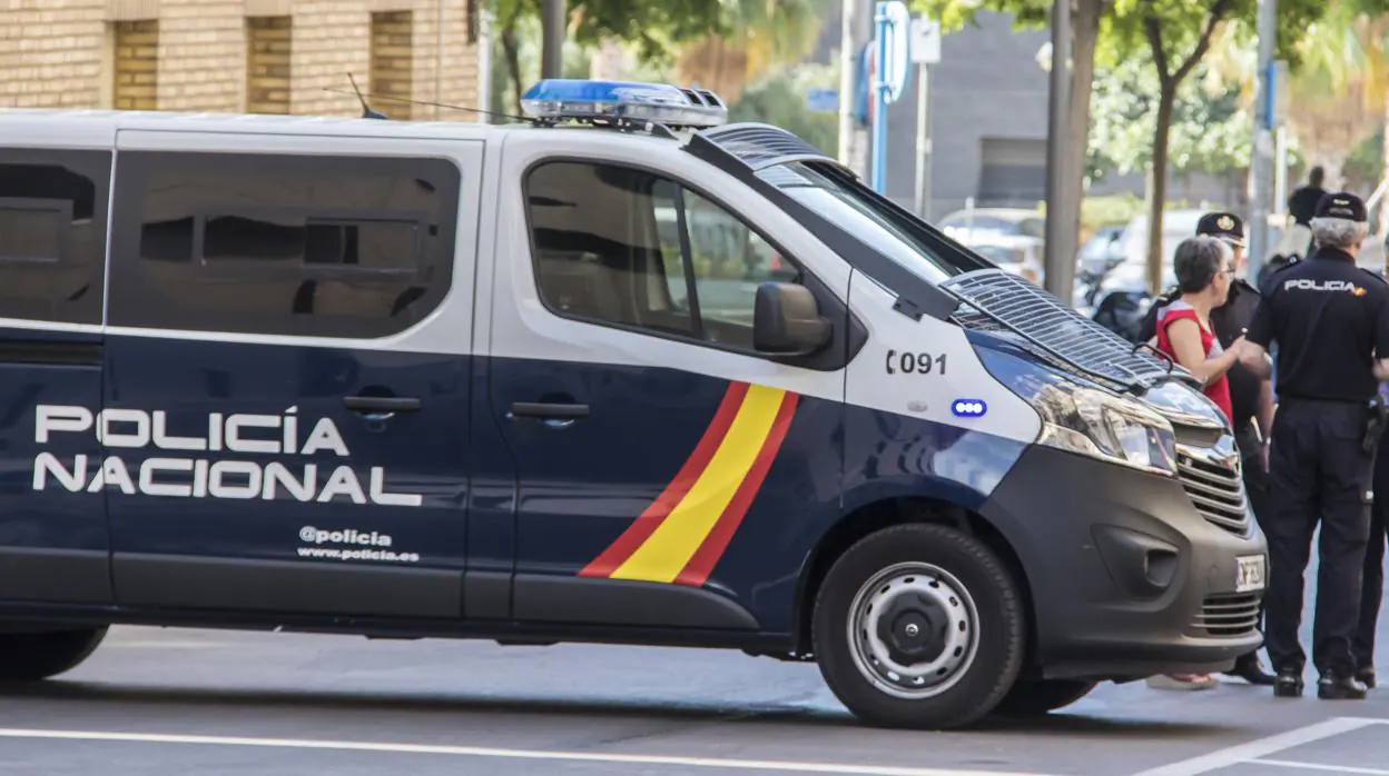 Imagen de un vehículo de la Policía Nacional de Alicante