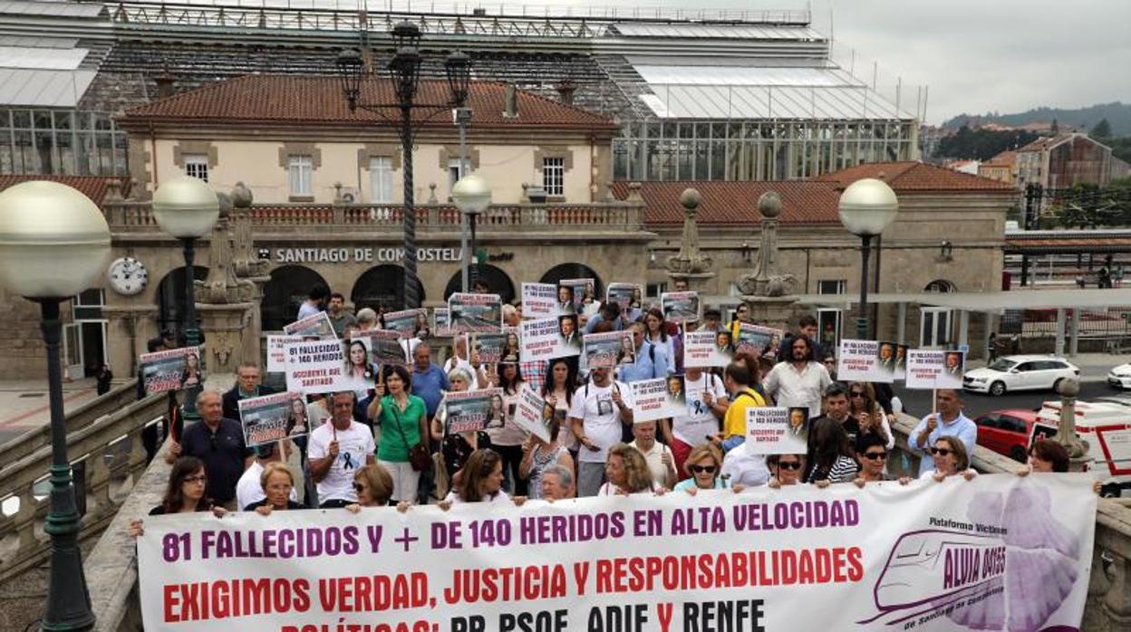 Manifestacion de victimas y familiares de victimas del accidente de Angrois en su 5º aniversario