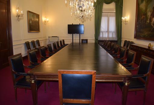 Se cree que esta mesa del Salón de Juntas perteneció al Consejo de Ministros de Franco