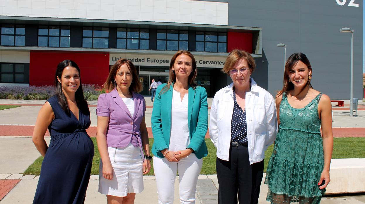 Raquel Pajares, Belén Merino, Susana Posada, Aludena Fontecha y Tersa Arranz, en el curso de RSC