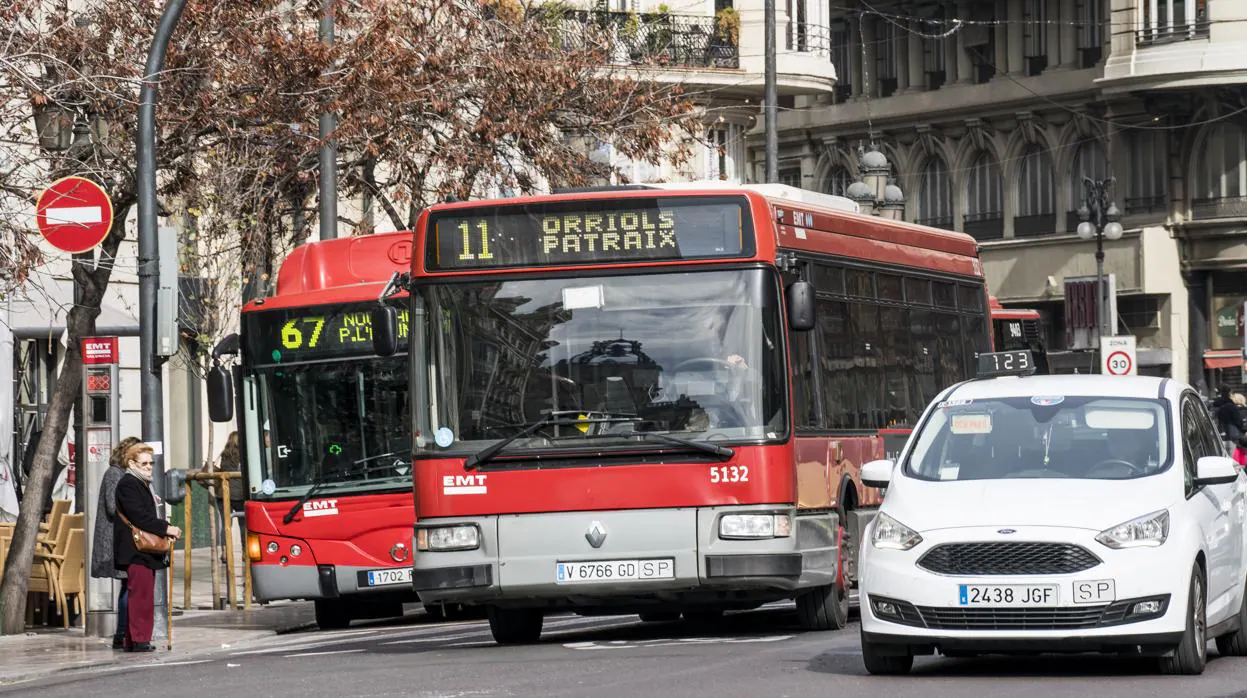 Imagen de autobuses de la EMT en Valencia