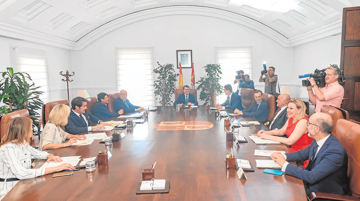 Reunión de todo el equipo de Gobierno en el Colegio de la Asunción, en Valladolid, tras la toma de posesión de sus cargos, el pasado miércoles