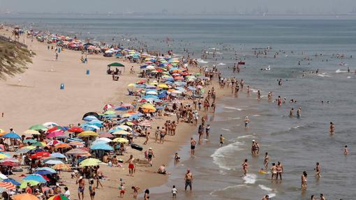 Imagen de la playa de Cullera en verano