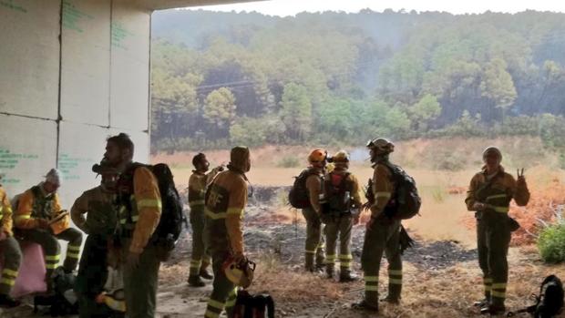 Continúa en nivel 1 el incendio en Poyales del Hoyo (Ávila), originado la noche desl lunes por un rayo