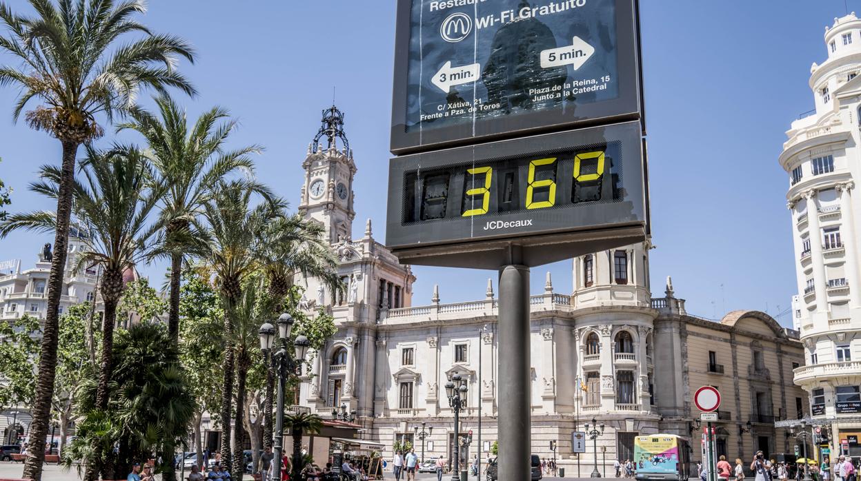 Termómentos marcan los 36 grados en Valencia
