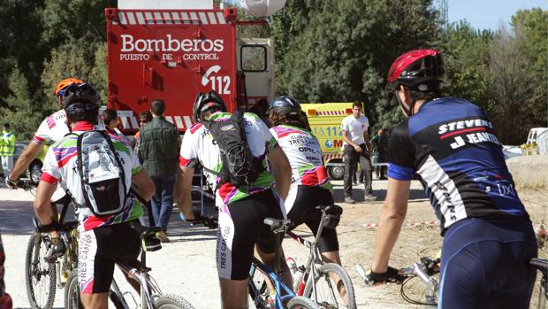 Los Bomberos rescatan a un ciclista que cayó de madrugada a un pozo de tres metros en Alicante