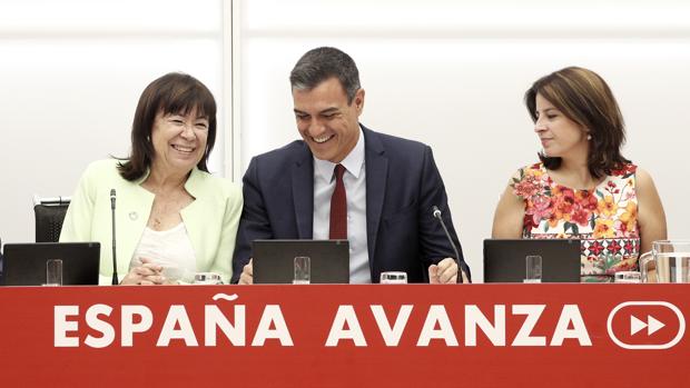 El PSOE aplaza la reunión de su Ejecutiva a la espera del acuerdo con Podemos