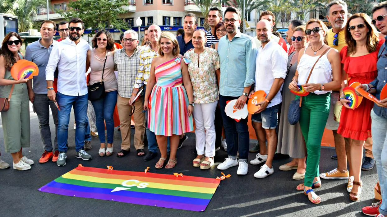 Representantes de Ciudadanos en la celebración del Orgullo LGTBI