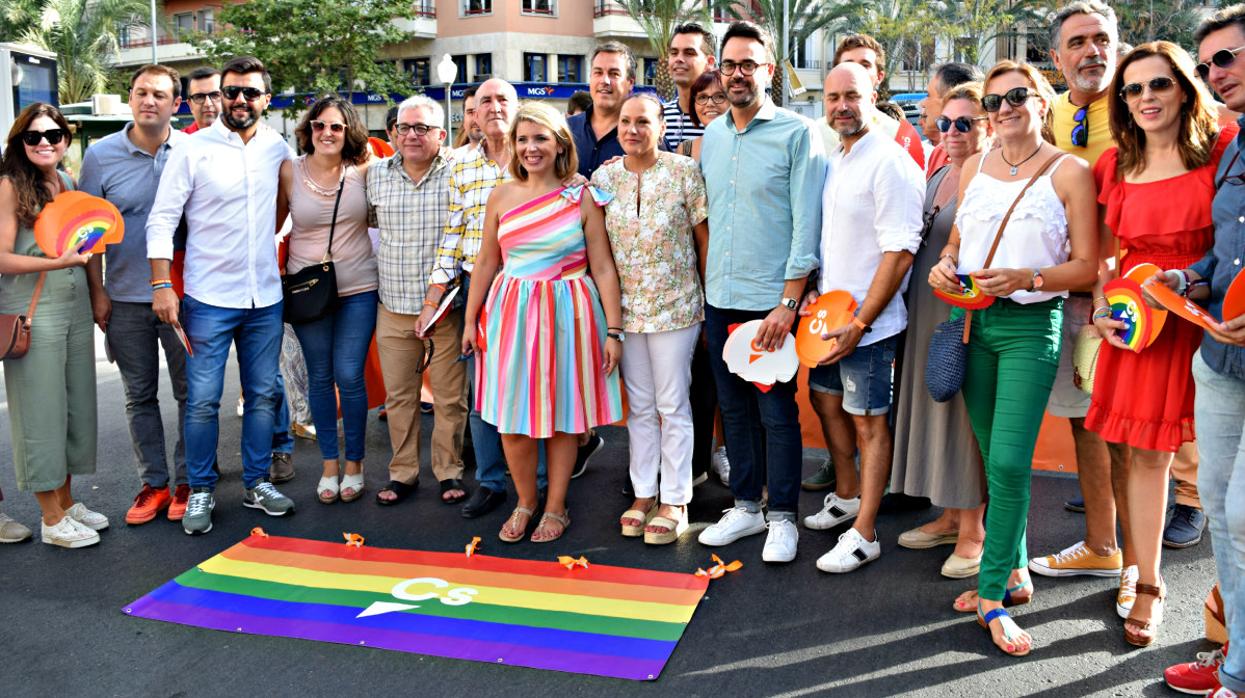 Representantes de Ciudadanos en la celebración del Orgullo LGTBI