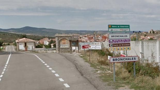 Muere el conductor de un camión de basuras al salirse de la carretera en Teruel