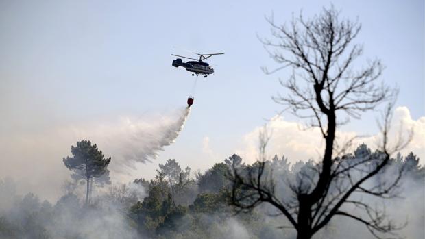 Un incendio activo en Quiroga afecta a 140 hectáreas