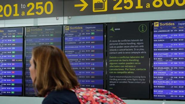 Las lluvias obligan a cerrar durante una hora las pistas en El Prat y complican más la jornada de huelga