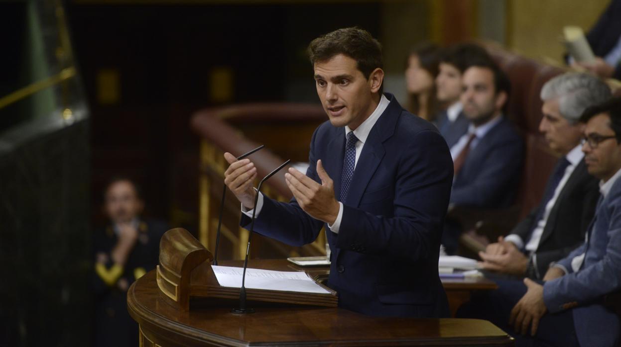 El líder de Ciudadanos durante el debate de investidura del candidato socialista Pedro Sánchez