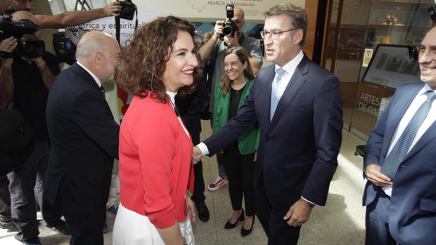 Montero anima a Podemos a explorar un acuerdo programático con abstención en paralelo de PP y Cs