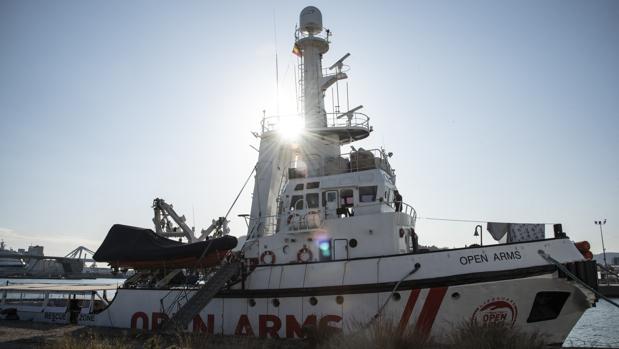 Open Arms salva a 55 inmigrantes en el Mediterráneo y pide un puerto seguro