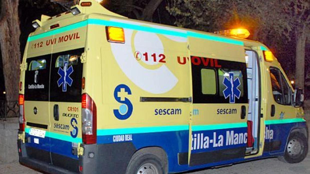 La mujer fue trasladada al centro de salud por los servicios sanitarios