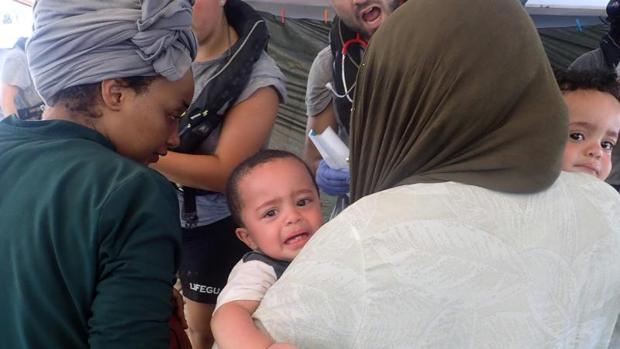 Valencia se ofrece para acoger el barco Open Arms con 124 inmigrantes a la deriva