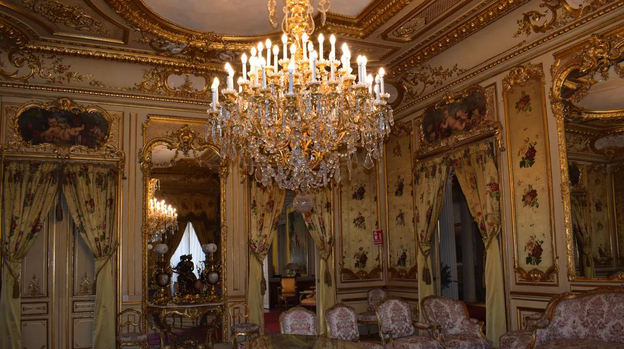 La decoración del Salón Isabelino recuerda al palacio de Versalles