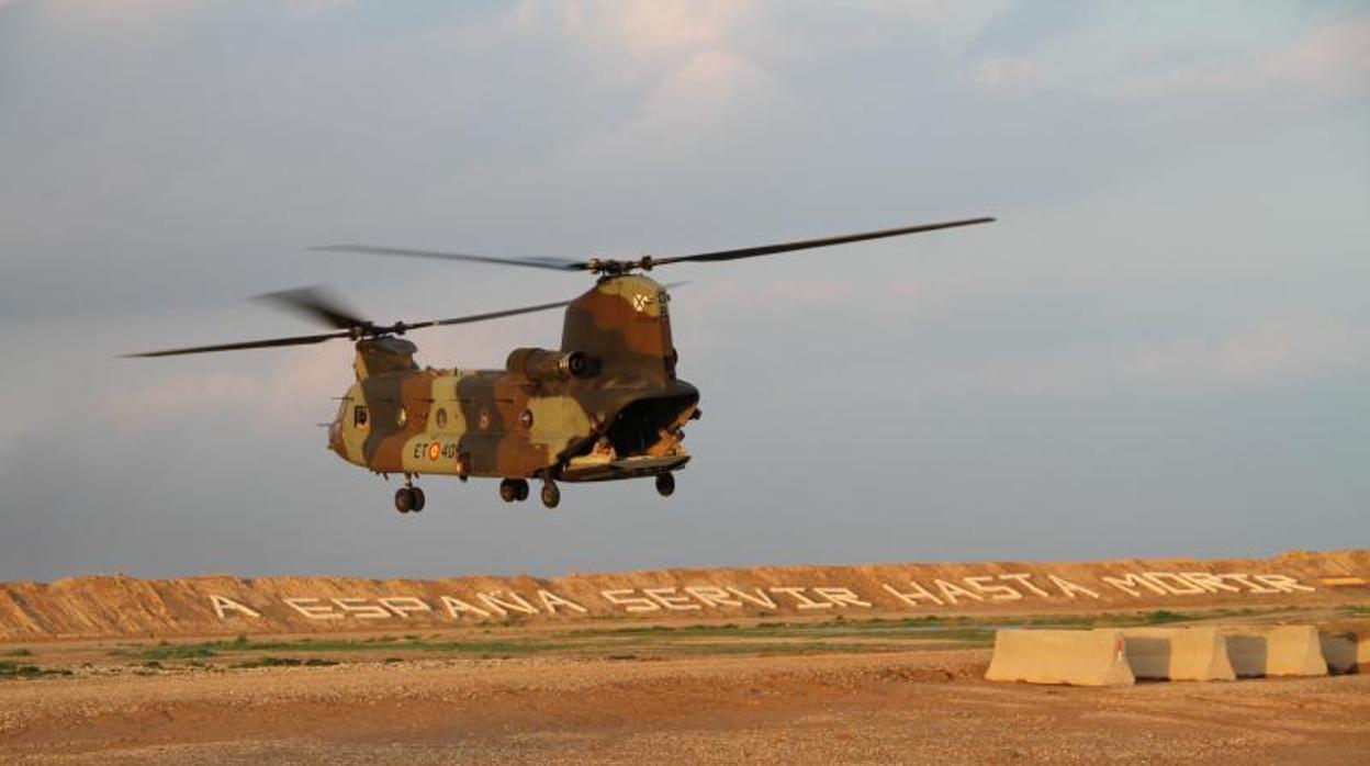 Un Chinook despega desde Besmayah