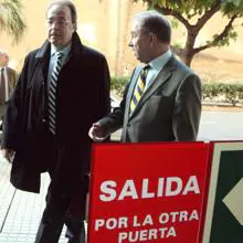 Pérez Anadón (izquierda) sustituye a Fernando Gimeno (derecha) como consejero de Hacienda