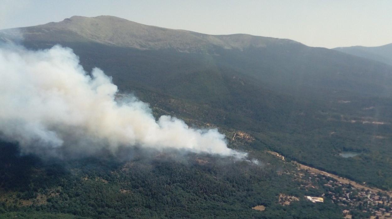 Imagen del incendio en La Granja (Segovia)