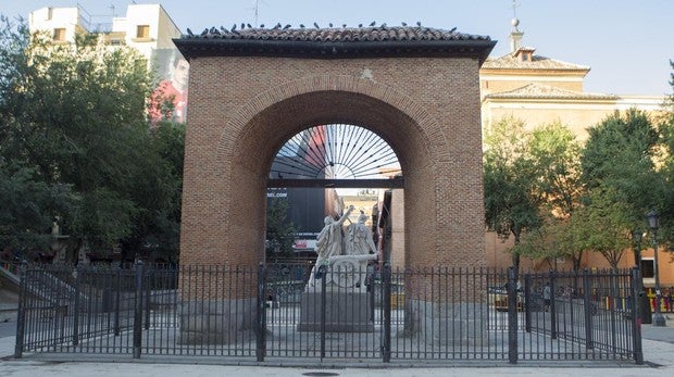 La renovación de la plaza del Dos de Mayo empieza dos años después de lo que prometió Carmena