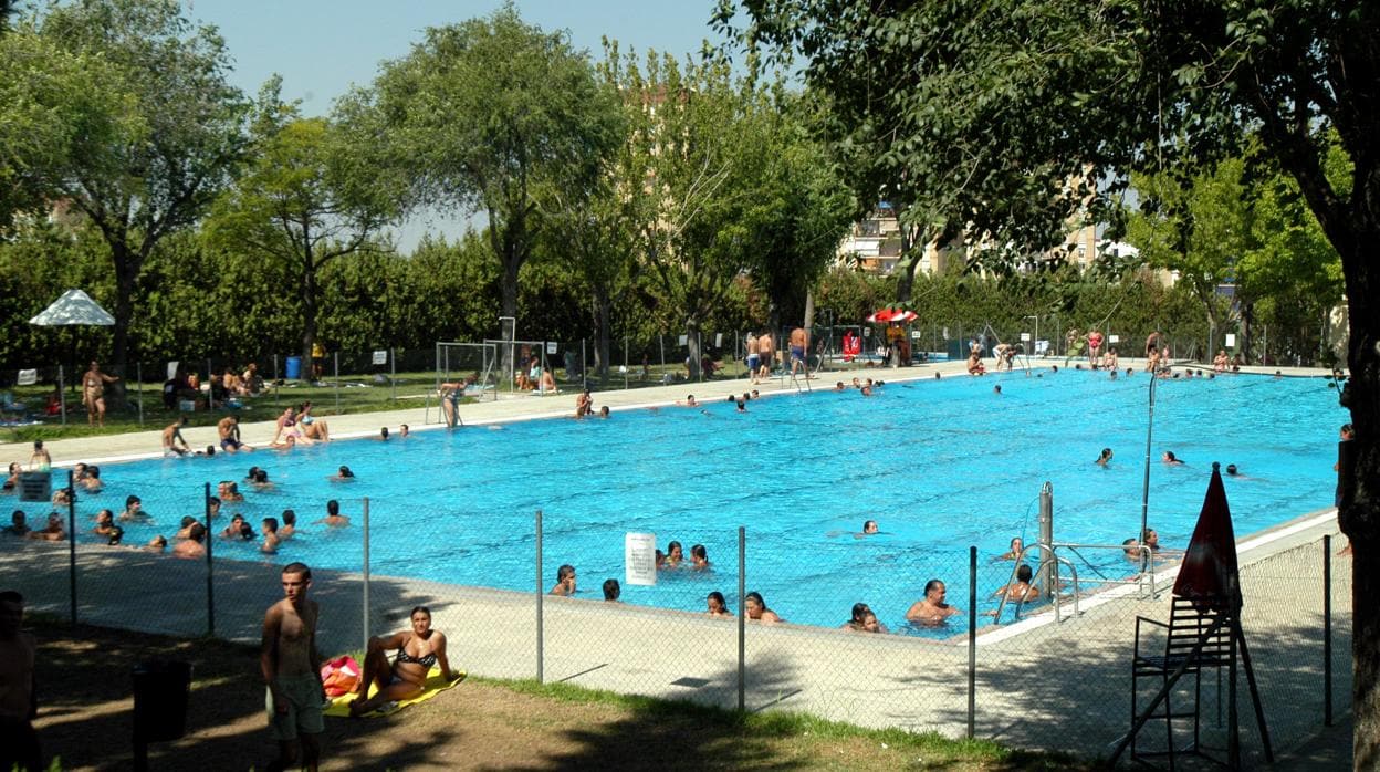 Imagen de archivo de una piscina pública