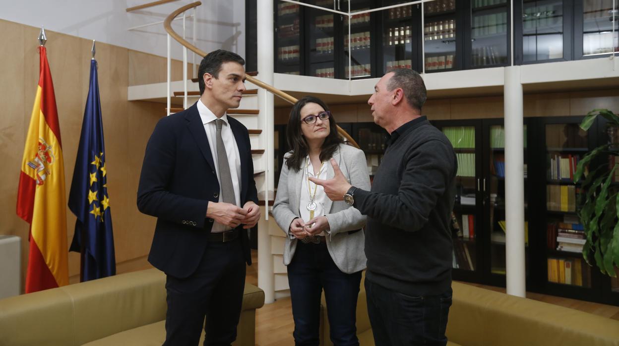 Pedro Sánchez, Mónica Oltra y Joan Baldoví, en una imagen de archivo