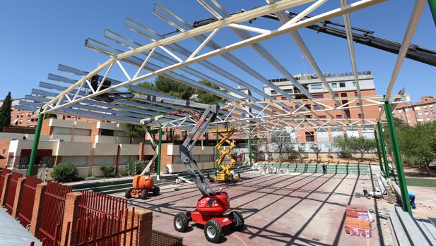 El colegio Maristas remodela la pista polideportiva