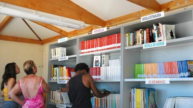 Alboraya pone en marcha dos puntos de «Biblioteca a la Mar» en la Patacona y Port Saplaya