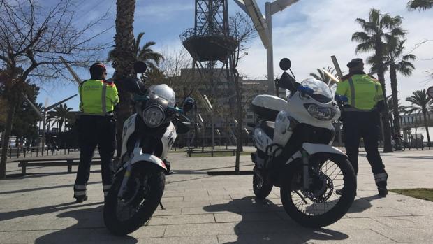 Dos heridos con una navaja cuando acorralaban a un ladrón que acababa de robar a un turista en Barcelona