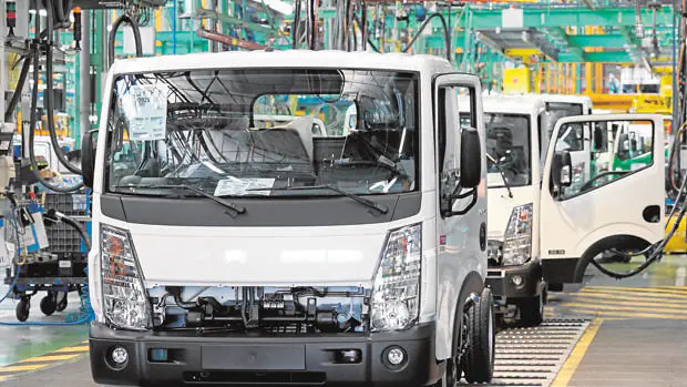  Nissan Ávila cierra   años de fabricación de vehículos con más de  .  unidades