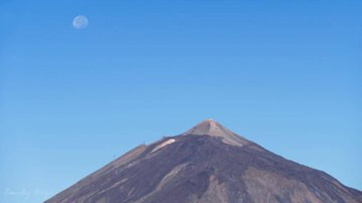 La influencia de los volcanes de Canarias al polo magnético mundial