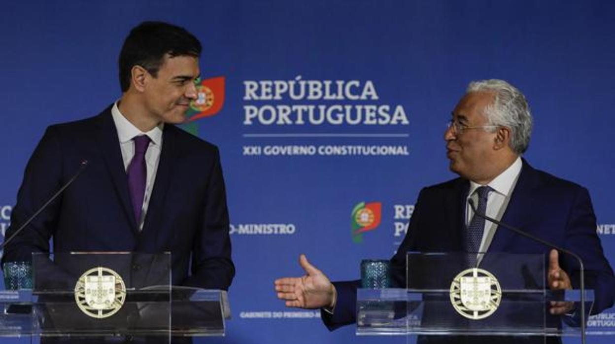 Pedro Sánchez y António Costa, durante una conferencia en Lisboa