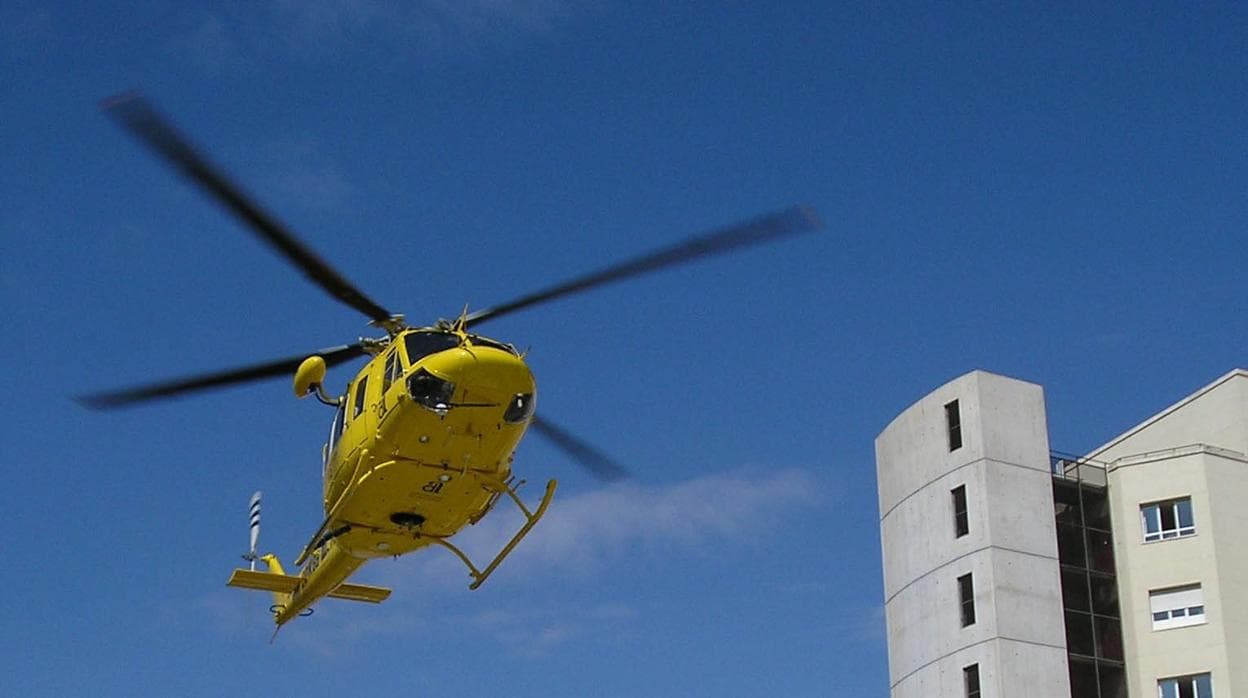 Imagen de archivo de un helicóptero en un hospital de Alicante