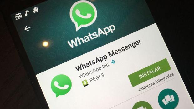 Catorce meses de cárcel por fisgar el chat de Whatsapp de una amiga con el abogado de su marido