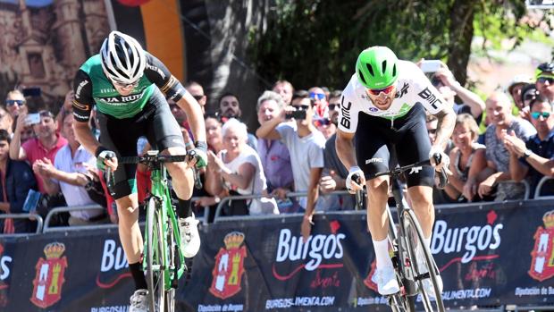 Giacomo Nizzolo, primer líder de la Vuelta a Burgos, se impone a Alex Aranburu en la «foto finish»