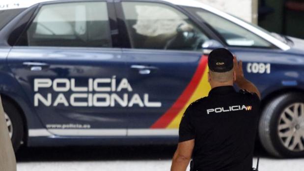 Un policía de vacaciones en Benidorm auxilia a una mujer maltratada en la calle