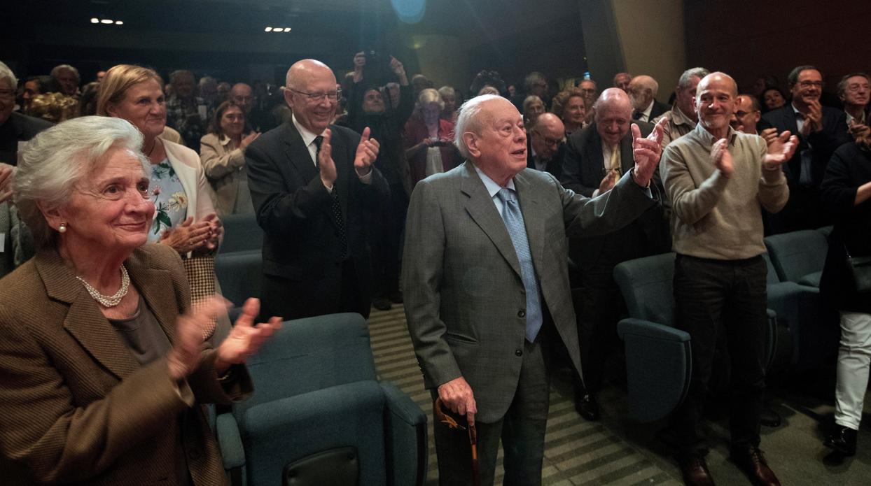 Homenaje a Jordi Pujol en Barcelona el 7 de mayo de 2018. En la imagen, su mujer, Marta Ferrusola (izq.)