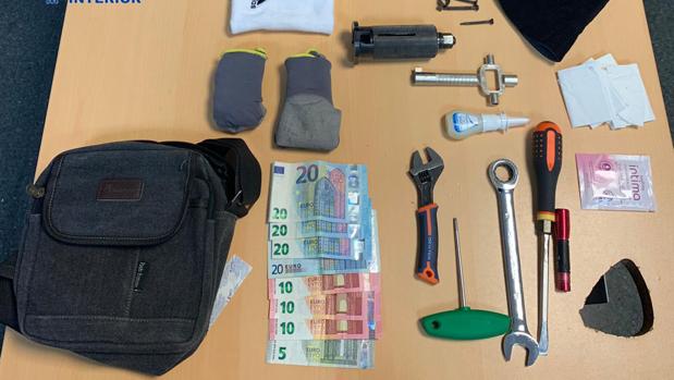 Reconoce en el autobús a los ladrones que robaron unos días antes a un familiar suyo