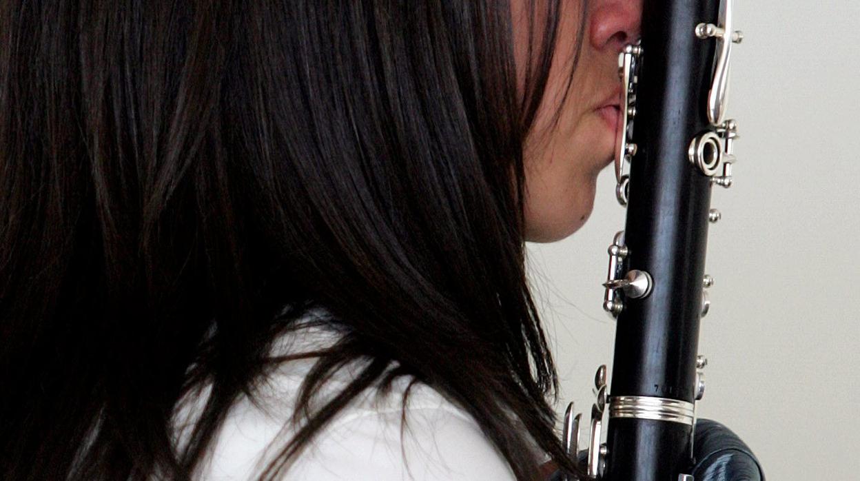 Imagen de archivo de una clarinetista