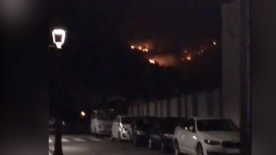 Así se ven las llamas del incendio de Gran Canaria desde Agaete