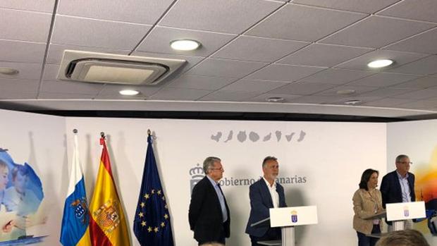 Robles bendice la solución Open Arms desde Canarias, donde han llegado en patera 549 ilegales en 2019