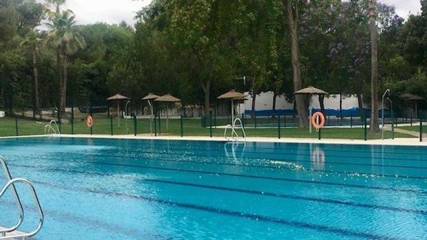 Le sorprende la muerte con 41 años mientras se bañaba en la piscina de su barrio