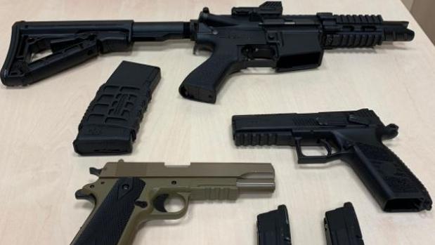 La Policía de Alcorcón incauta varias armas «airsoft» por utilizarlas en lugares prohibidos